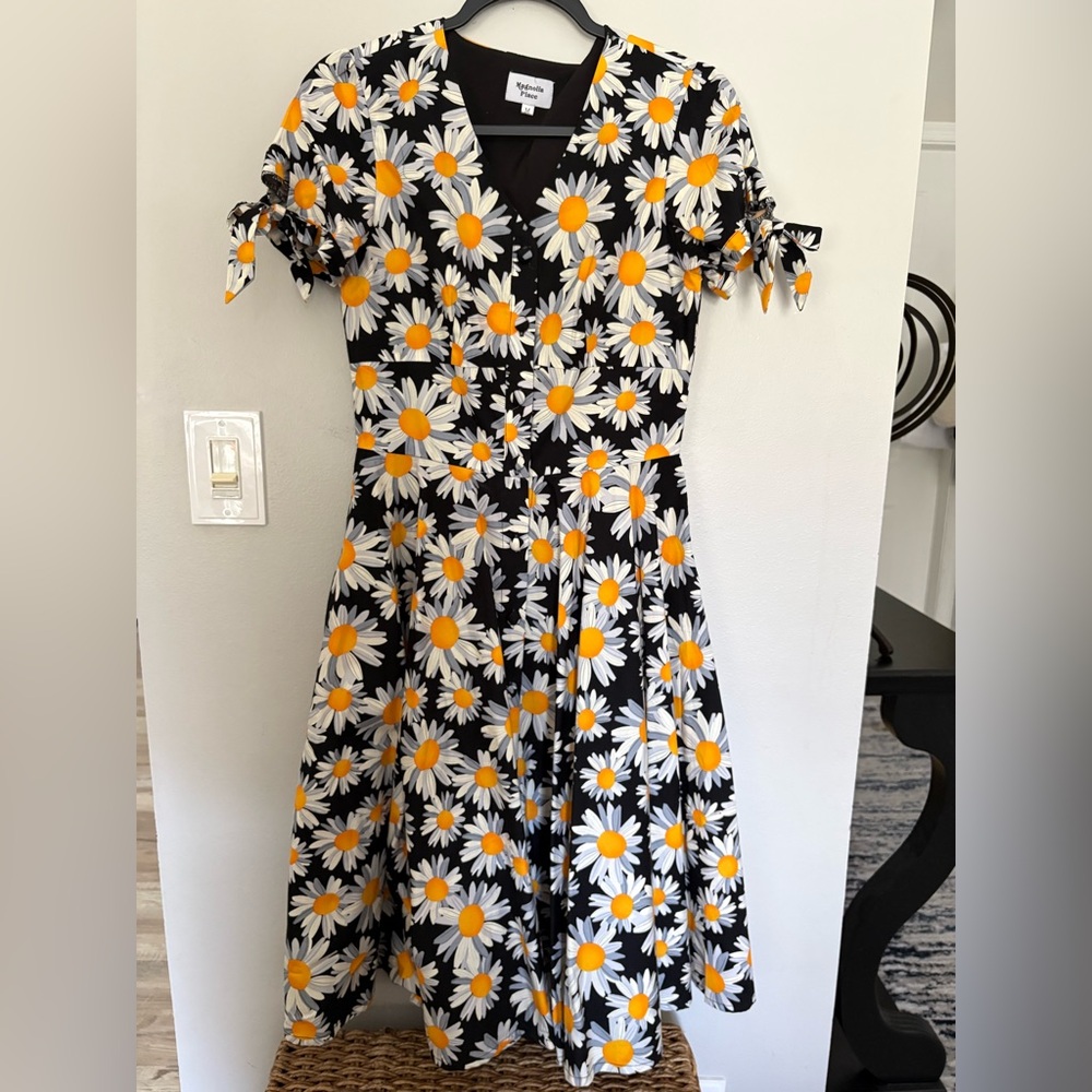 Magnolia‎ Black Midi Dress with White and Yellow Daisy Print